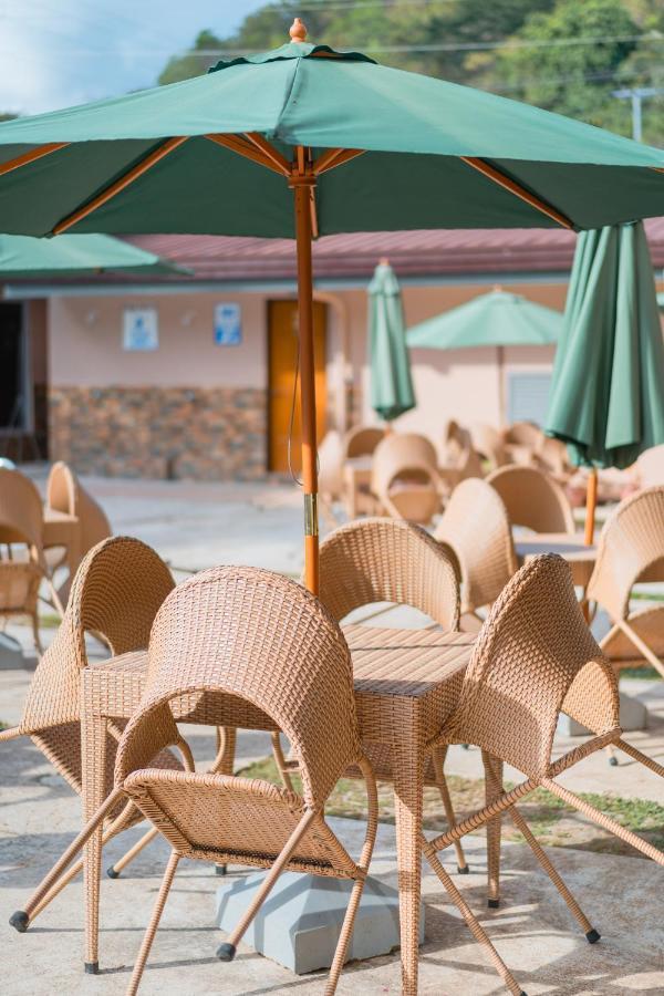 Island Wanderers Inn โกรอน ภายนอก รูปภาพ